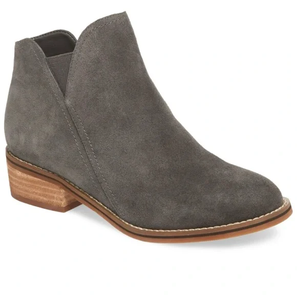 Blondo lanka waterproof hotsell suede ankle bootie
